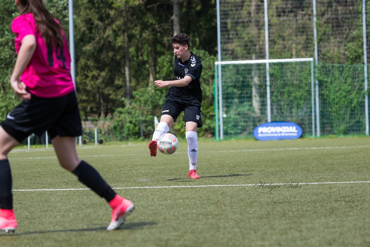 Bild 192 - B-Juniorinnen Pokalfinale SV Henstedt Ulzburg - SG Holstein Sued : 2:0